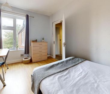 1 bedroom in a house share to rent - Photo 3