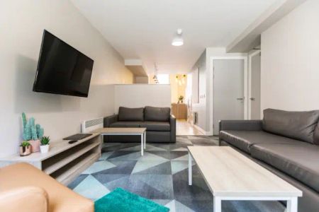 2 Bedroom, 1 Bathroom - Photo 3