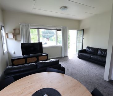 Charming Two-Bedroom Cottage for Rent in Mangapapa - Photo 6