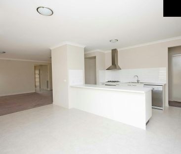 4 Bedroom Family Home in White Box Rise - Photo 5