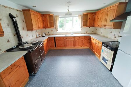 High Street - Photo 2