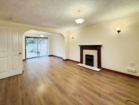 4 bedroom detached house to rent - Photo 3