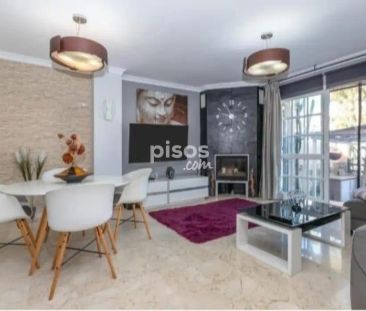 Casa adosada en alquiler en Nueva Torrequebrada - Photo 2