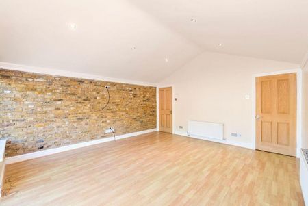 3 bedroom ground floor flat to rent - Photo 2