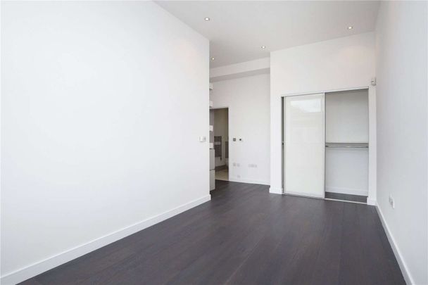 An excellent two bedroom apartment ideally located for Angel and Kings Cross. - Photo 1