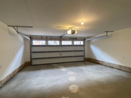 For Lease - 1368 William Halton Parkway, Oakville, Ontario - Photo 2
