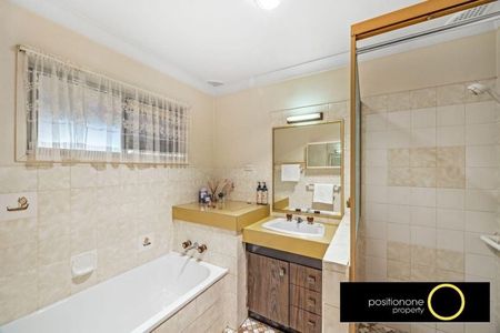 Move in before Christmas! Ideal location! - Photo 3