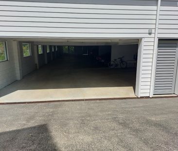 Modern Family Home - Photo 6