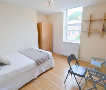 6 bedroom terraced house to rent - Photo 4