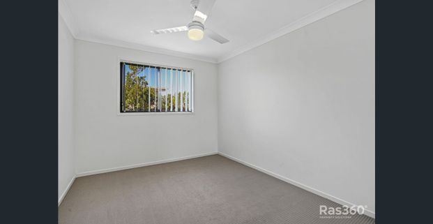 Tri-Level 3-bedroom Townhouse in COOMERA QLD - Photo 1
