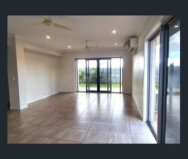 Family Friendly Home in Riverstone Rise! - Photo 1