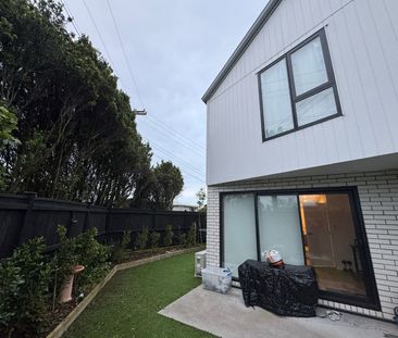 Modern, Sunny, Private and Fully Fenced Townhouse - Photo 1