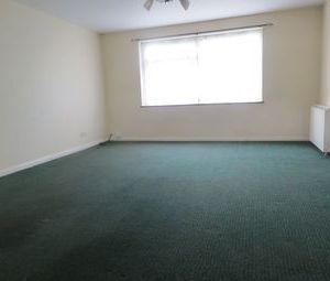 2 Bedrooms Flat to rent in Church Road, Corringham SS17 | £ 196 - Photo 1