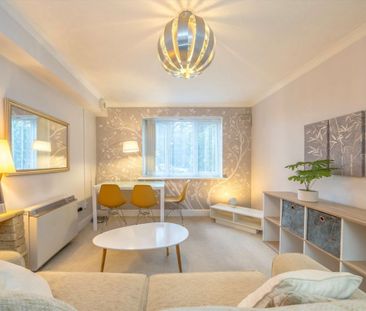 Acorn Grove, UB3, London - Photo 1
