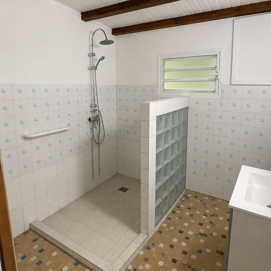 Location Maison 3 pièces 97m² DESHAIES 97126 - Photo 1