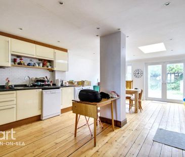 3 bedroom semi-detached house to rent - Photo 4