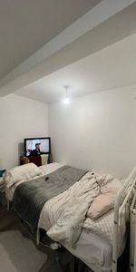 1 bedroom in a flat share to rent - Photo 3