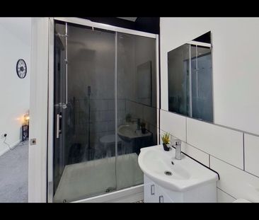 Studio Flat, Barrfield Road, M6 - Photo 6