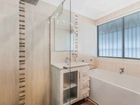 4 Charlotte Close Lurnea - Photo 2