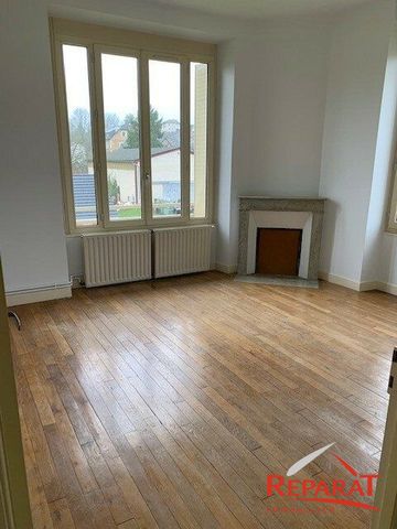 Location Appartement 4 pièces 85m² OBJAT 19130 - Photo 2
