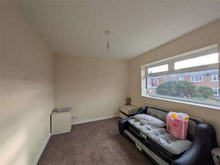 3 bedroom semi-detached house to rent - Photo 3
