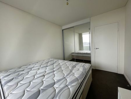 Spacious 2 bedroom apartment with City Views in Emerald Park - Photo 5