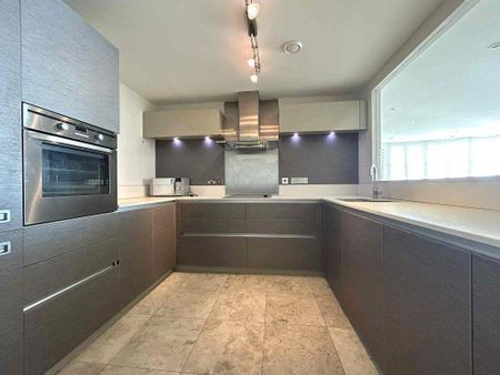 3 bedroom flat to rent - Photo 2