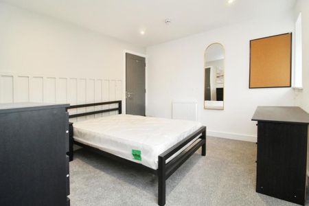 6 bedroom semi-detached house to rent - Photo 3