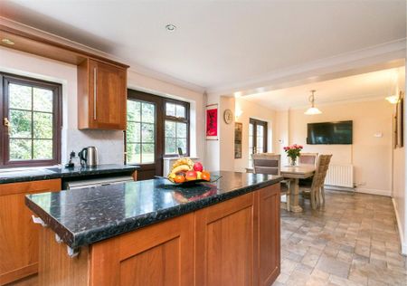 6 bedroom detached house to rent - Photo 3