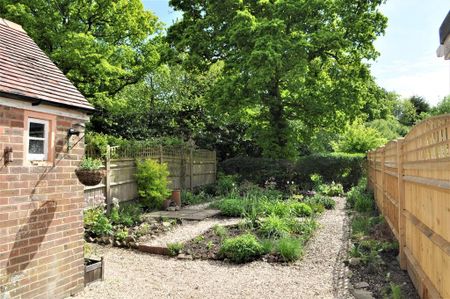 2 bedroom terraced house to rent - Photo 3