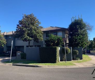 Modern 3-Bedroom Townhouse in Sought-After Mornington Estate - Photo 2