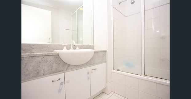 Sunny and Spacious Two Bedroom Apartment - Photo 1