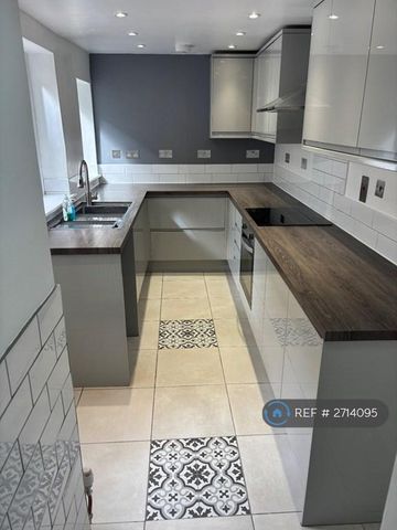 2 bedroom terraced house to rent - Photo 4