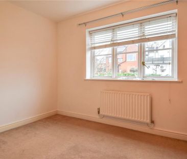 3 bedroom end of terrace house to rent - Photo 2