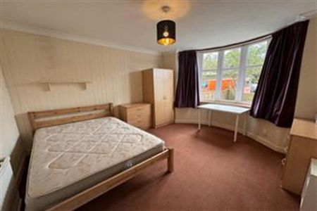 4 bedroom terraced house to rent - Photo 4