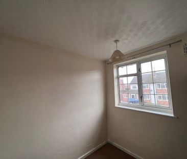 3 Bedroom Styvechale, Coventry - - Photo 4