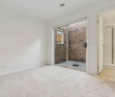 *** 2 bdrm 1.5 bath, Quiet courtyard, Near Schools, Shops, and Tran... - Photo 5