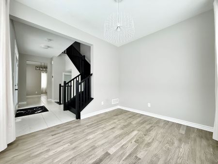 For Lease - 990 Fameflower Street, Barrhaven, Ontario - Photo 4