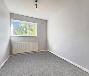 3 bedroom end of terrace house to rent - Photo 4