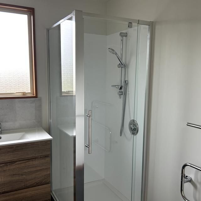 Sunny Three Bedroom Home - Photo 1