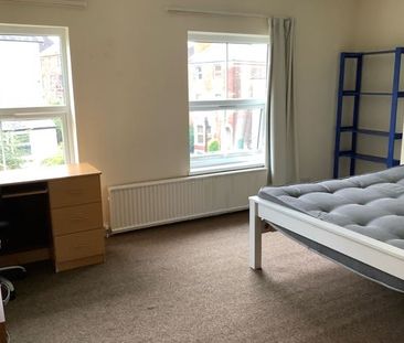 2 Bedroom Terraced To Rent in Lenton - Photo 5