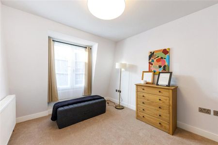 4 bedroom end of terrace house to rent - Photo 3