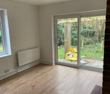 4 Bed Detached House, Shaftesbury Avenue, SO17 - Photo 2