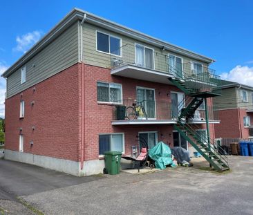 SUPERBE 4 1/2 SUR À LOUER, disponible le 1er Août, IMPECCABLE. - Photo 4