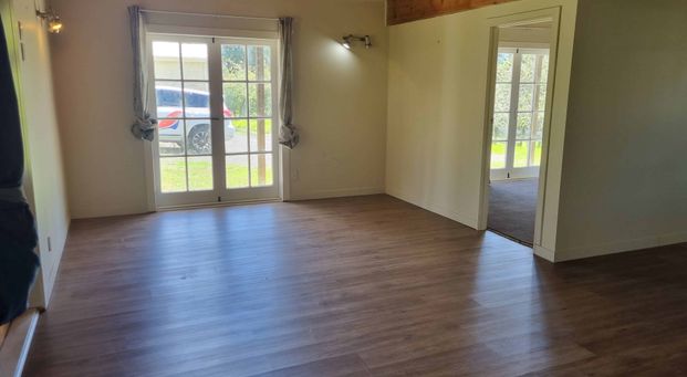 Country vibes near the heart of Helensville - Photo 1