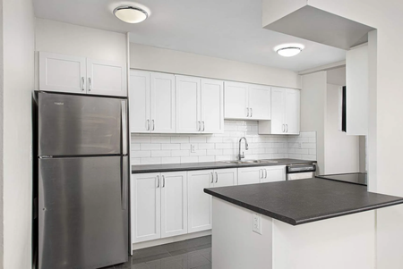 Champlain Towers - Photo 2