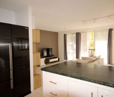 FURNISHED CHEVRON ISLAND 3 BEDROOM APARTMENT - Photo 3