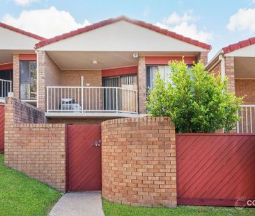 Spacious & Versatile Townhouse - Photo 1