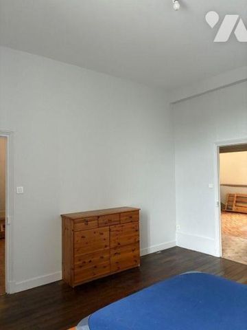 A LOUER Un Appartement meublé de type F3 de 67 m² situé au 1er étage sans ascenseur rue Mathé à... - Photo 5