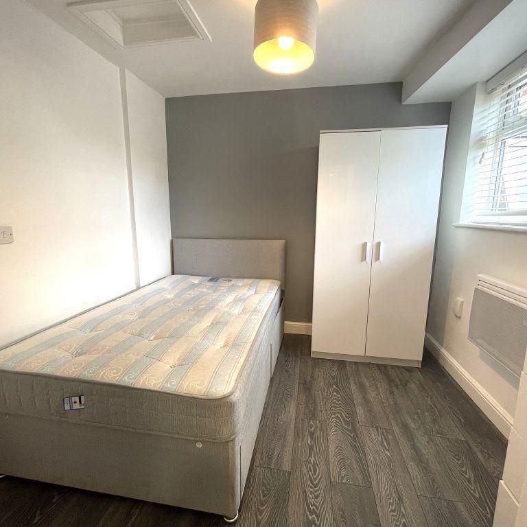 1 bedroom in a house share to rent - Photo 1